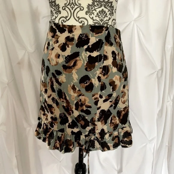 LAST CHANCE!! Get it before it’s GONE!! 👋❤️ Animal Print skirt! - Picture 3 of 4